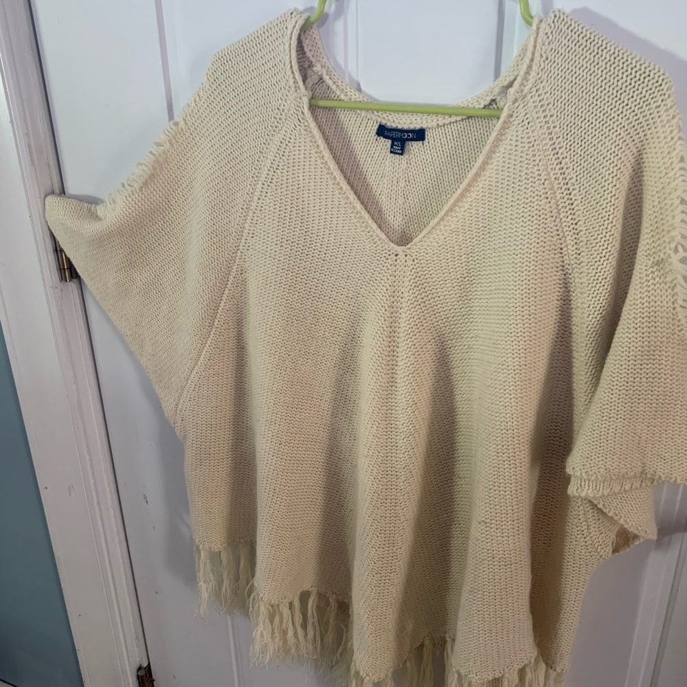 Short sleeved paper moon fringed sweater